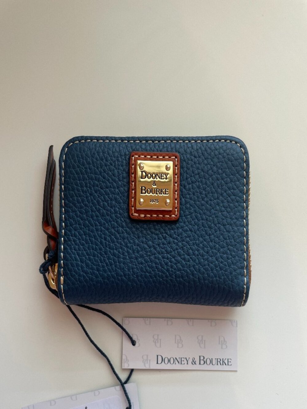 NWT Dooney & Bourke Pebble Grain Large Zip Around Credit Card Case